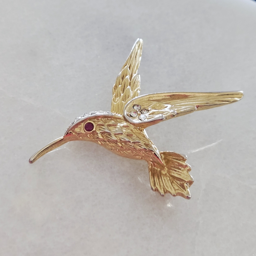 Vintage Elegant Gold Hummingbird Brooch